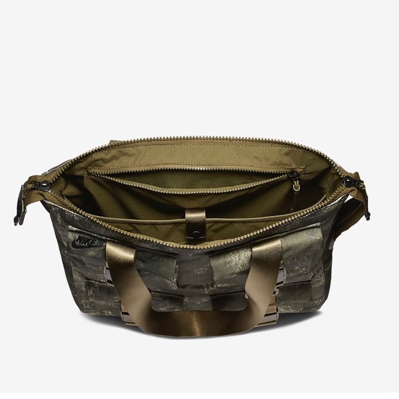 Nike Realtree Printed Pocket Tote NWT - Picture 7 of 8